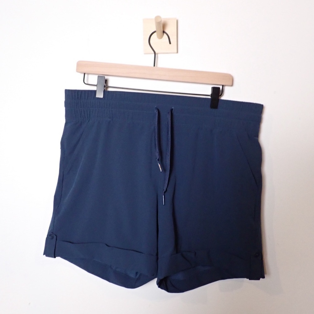 Adidas Women's Go-To Primegreen Golf Shorts in Navy Blue size L 5.5" inseam
